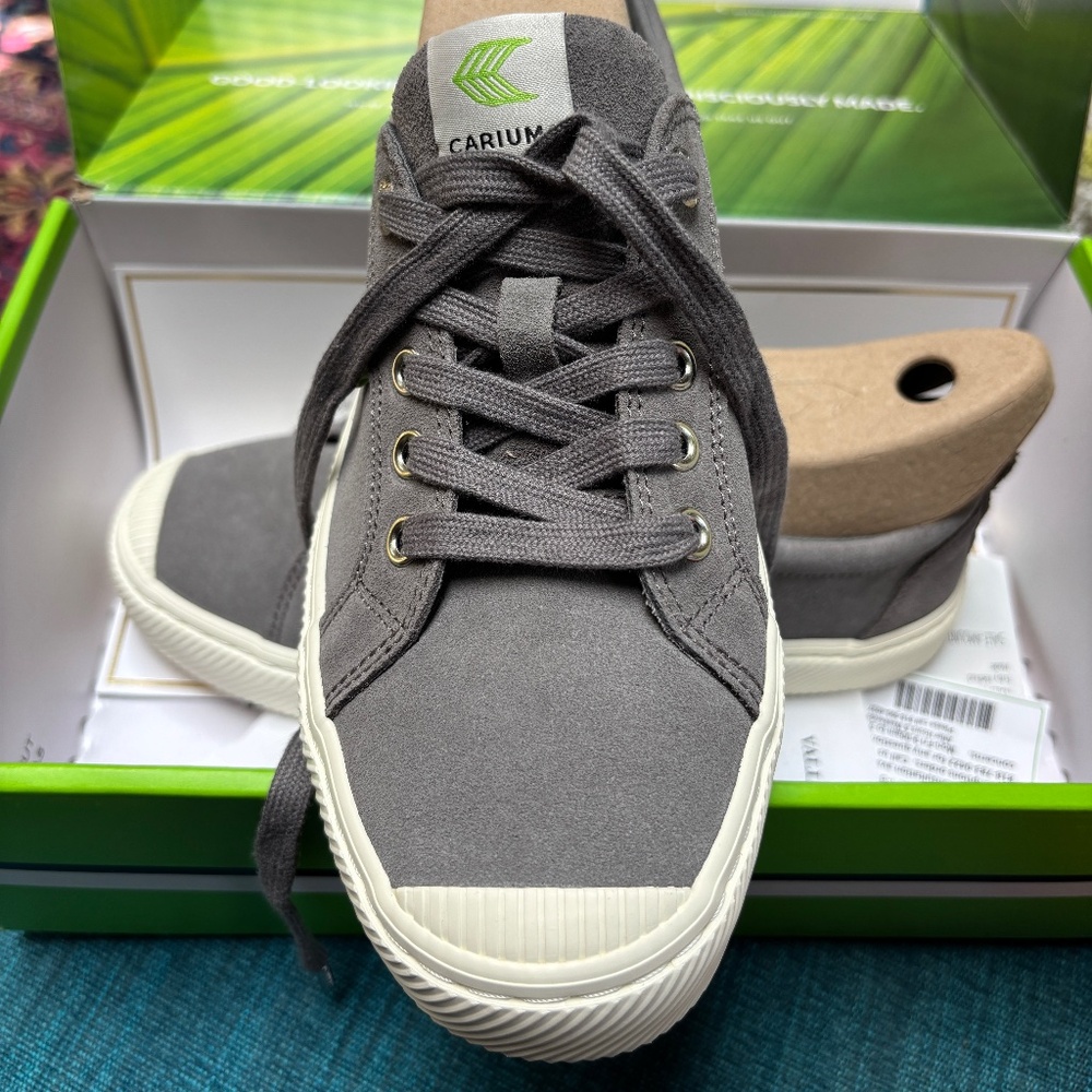 Charcoal grey suede NWT Cariuma sneakers